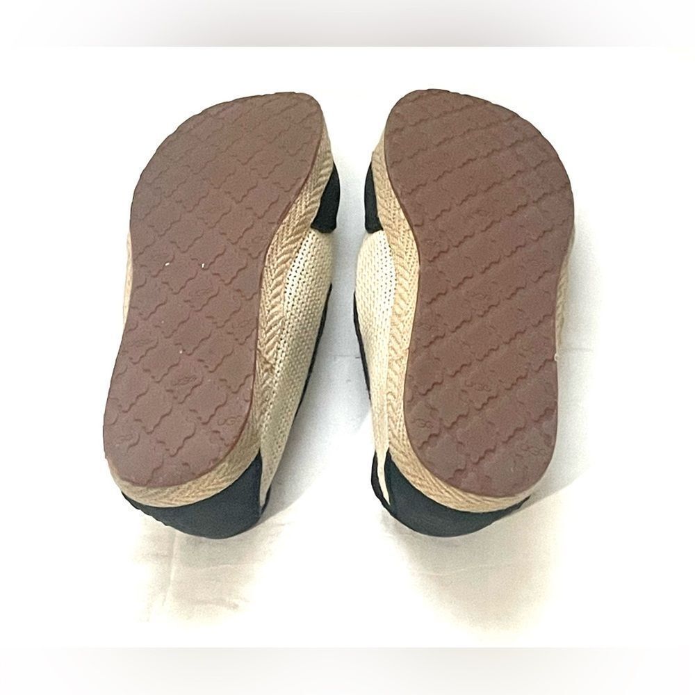 UGG Flats  - Picture 6 of 6